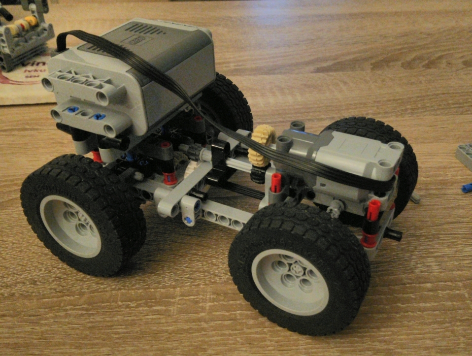 First prototype of engine-powered LEGO car